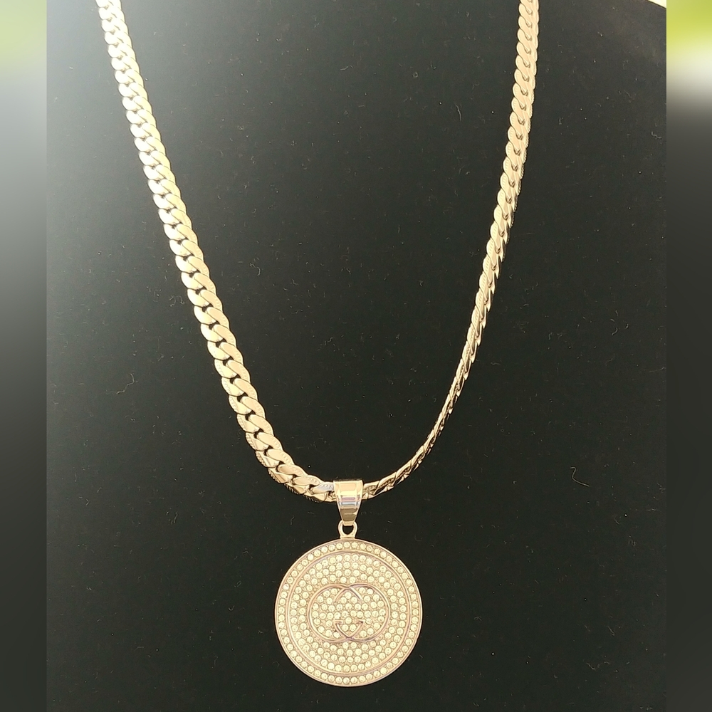 Elegant Silver Pendant Necklace